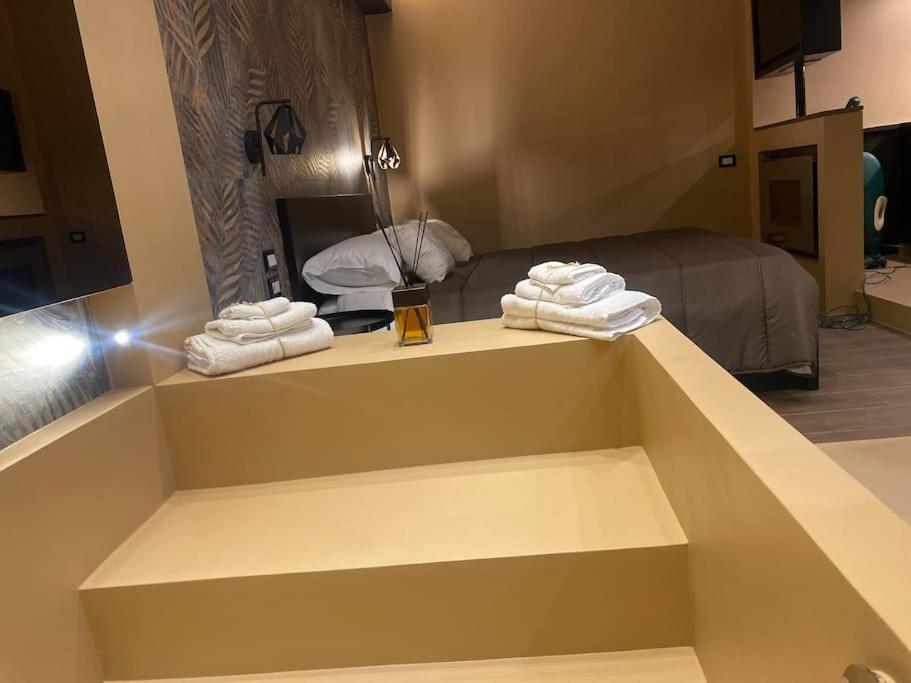 Montesantogroup Suite House Nel Centro Di Napoli Bagian luar foto