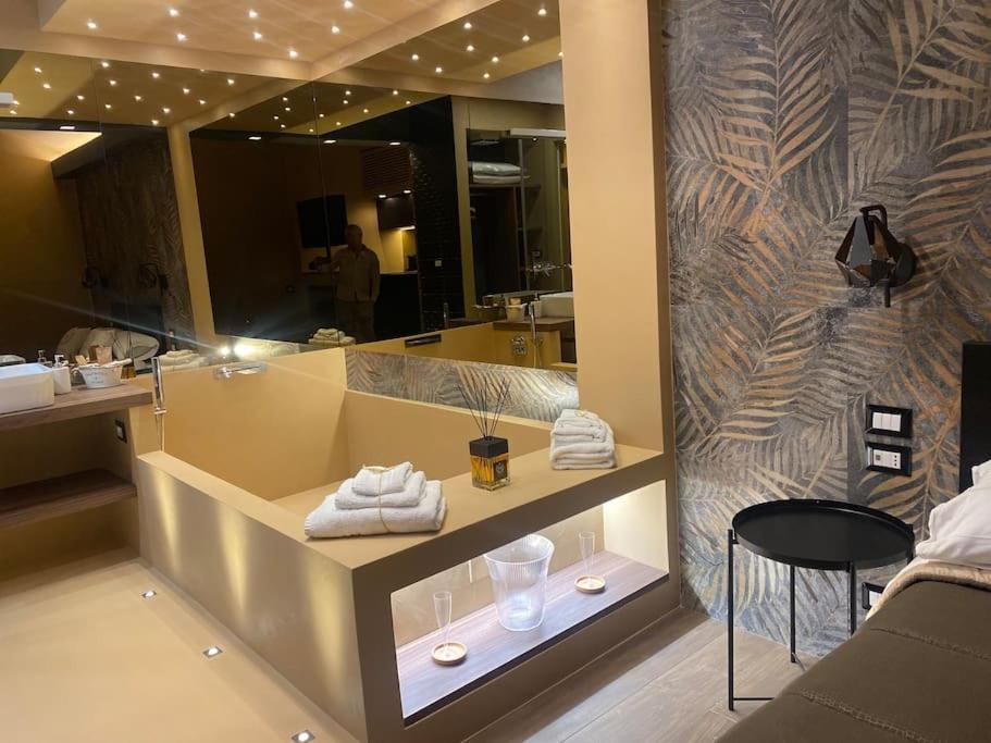 Montesantogroup Suite House Nel Centro Di Napoli Bagian luar foto