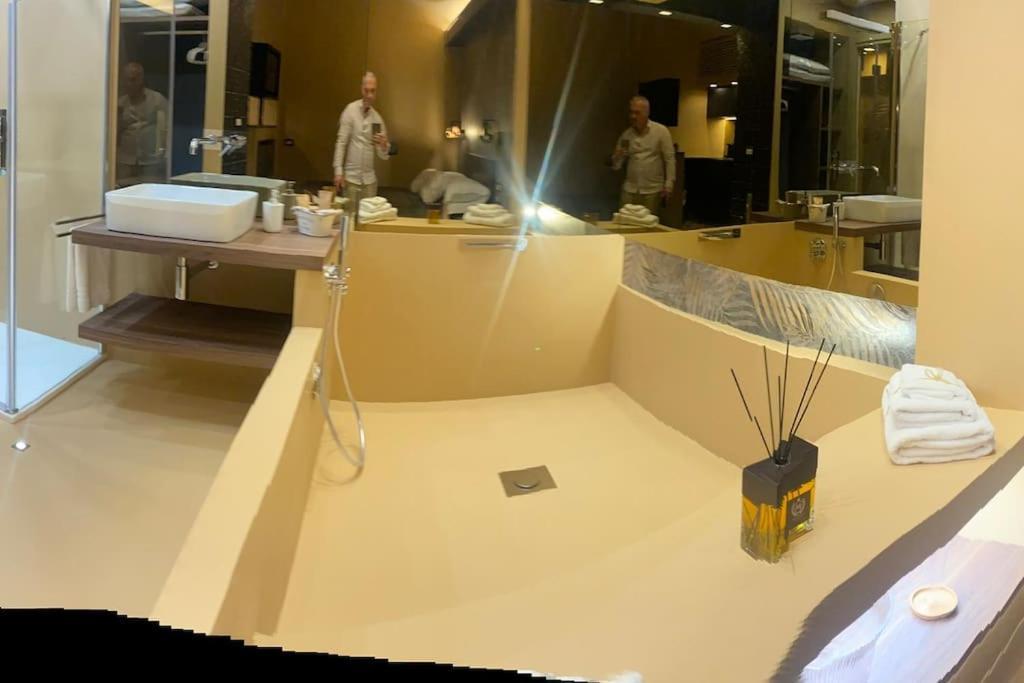 Montesantogroup Suite House Nel Centro Di Napoli Bagian luar foto