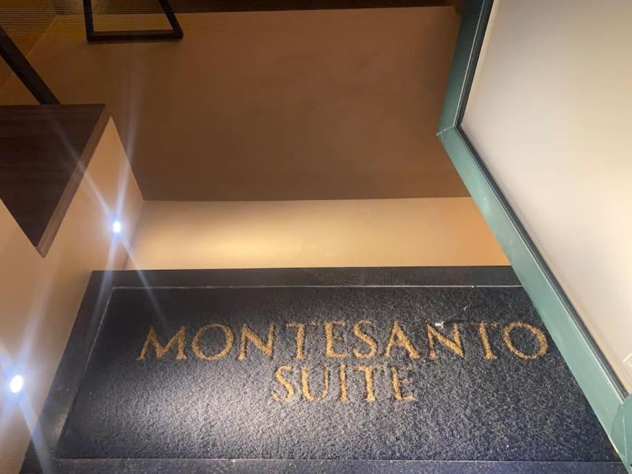 Montesantogroup Suite House Nel Centro Di Napoli Bagian luar foto