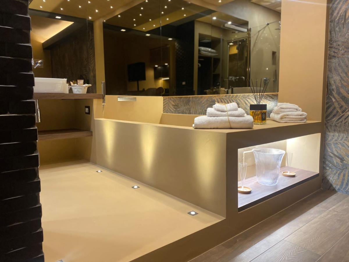 Montesantogroup Suite House Nel Centro Di Napoli Bagian luar foto